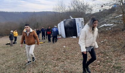 Bilecik'te yolcu midibüsü şarampole devrildi: 7 yaralı