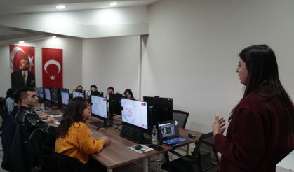“Dijital Gençlik Merkezi” Gençlerin Geleceğine Yön Veriyor