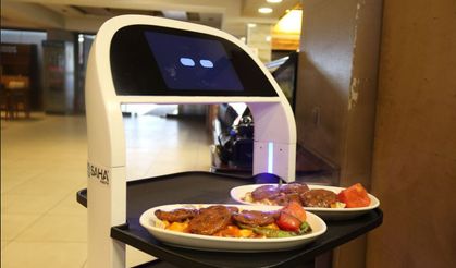 Eskişehir'de Robot Garson "Şef"