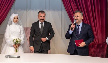 Vali Aksoy İl Müdürü Bayrak'ın nikah şahidi oldu