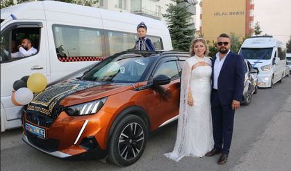 Eskişehir'de servis araçlarından renkli düğün konvoyu