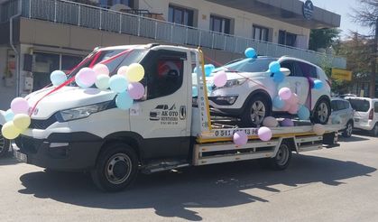 Sünnet aracını farklılık olsun diye çekici ile taşıdılar