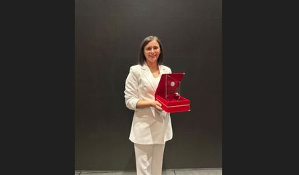 Doç. Dr. Çevik'e "TEB Eczacılık Akademisi Teşvik Ödülü"