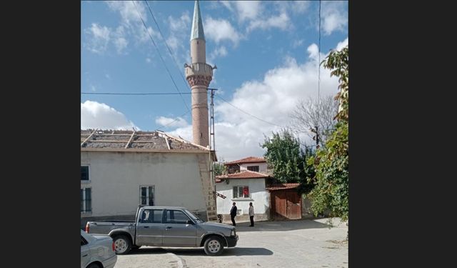 Sivrihisar’daki 573 yıllık tarihi cami yenileniyor