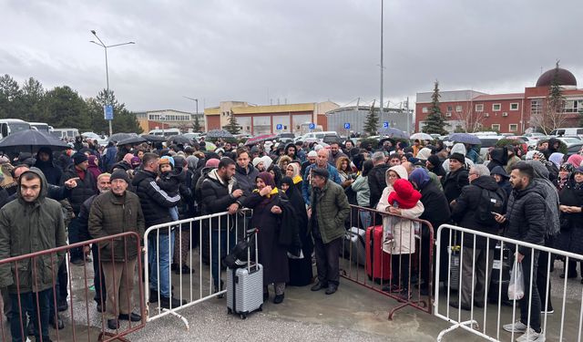 Havalimanında umre yoğunluğu