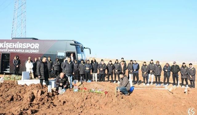 Eskişehirspor emektar aşçısını kabri başında andı