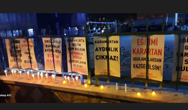 Öğrencileri karanlığa mahkum edenleri mumla protesto ettiler