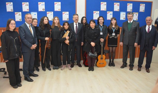 Ahmet Sezer’de Müzik Sınıfı ve TÜBİTAK 4006 Bilim Fuarı Açılışı