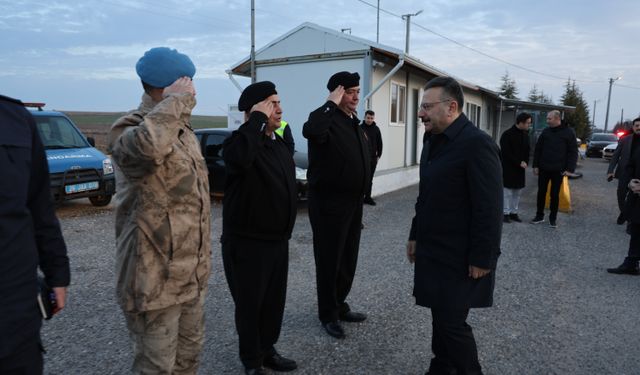 Valisi Aksoy yeni yıla görevi başında giren personeli unutmadı