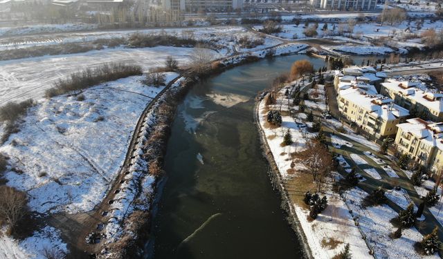 Porsuk Çayı buz tuttu