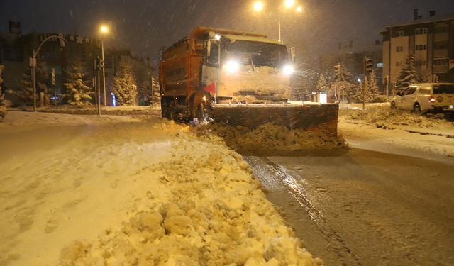 Büyükşehir’den 7/24 Kar Mesaisi