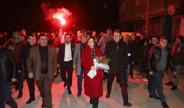 Ayşe Ünlüce'ye Yukarı Söğütönü'nde Coşkulu Karşılama!