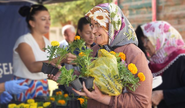 Bayramda Çiçekler Büyükşehir’den