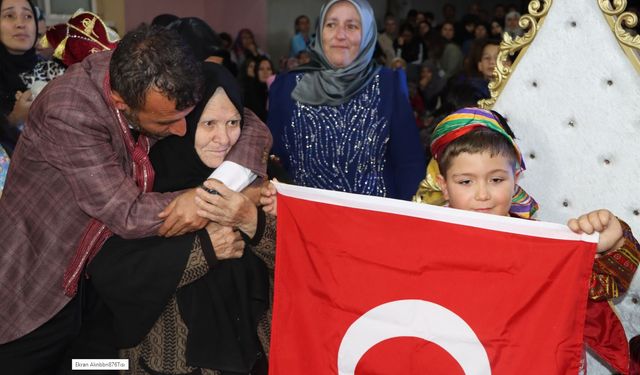 Şehidin emaneti şanlı Türk bayrağını torununa verdi