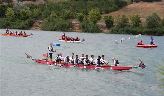 Eskişehir'de Görkemli Su Sporları Şenliği