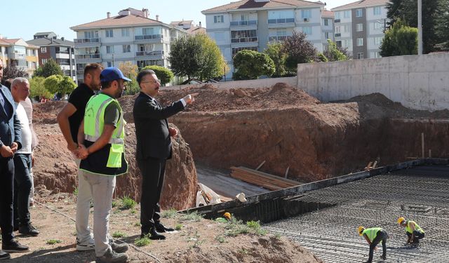 Vali Aksoy Emek'te Anadolu Lisesi İnşaatını Gezdi