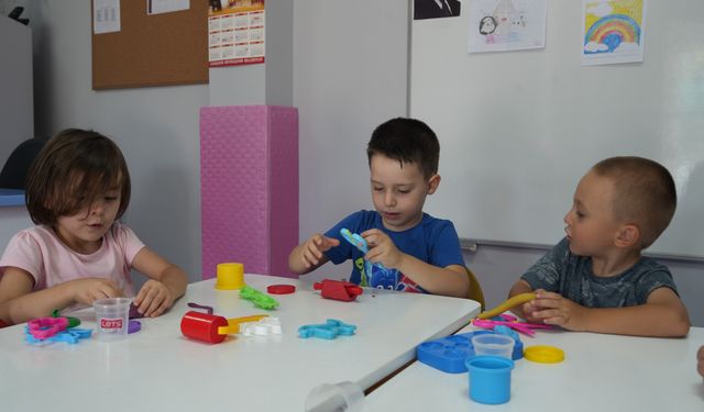 Minikler Oyun Evleri’nde Hem Eğleniyor Hem Öğreniyor