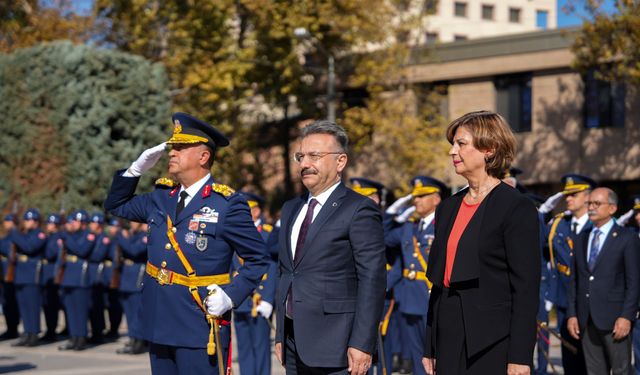 Cumhuriyetimizin 101. Yılı Eskişehir’de Çelenk Sunma Töreniyle Başladı