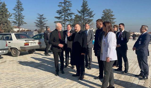 Vali Aksoy Yunus Emre Devlet Hastanesi’nin yeni otoparkını inceledi