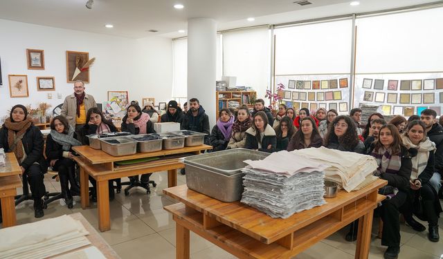 Kağıt Geri Dönüşüm Atölyesi Üniversiteli Gençleri Ağırladı