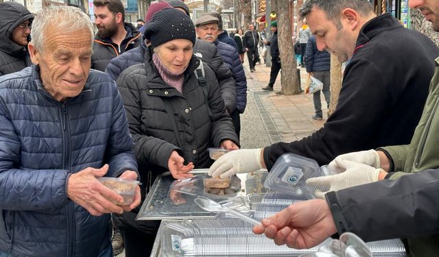 Odunpazarı’ndan Miraç Kandilinde helva ikramı