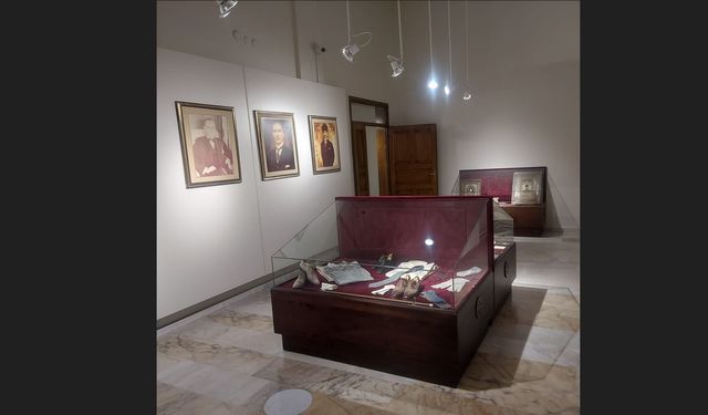 Atatürk’ün kişisel eşyaları Cumhuriyet Tarihi Müzesi’nde halkla buluştu