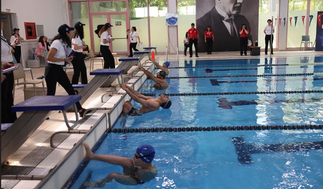 Engelsiz Kulaçlar Başarıya Yüzüyor