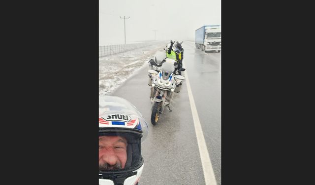 Nisan ayının ortasında tipi nedeniyle yolda kaldılar