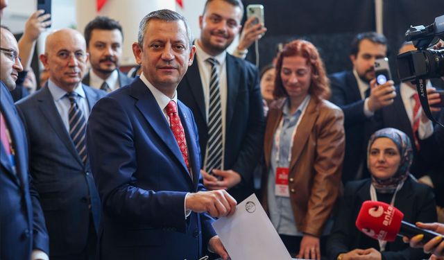 Özgür Özel Yeniden Genel Başkan Seçildi