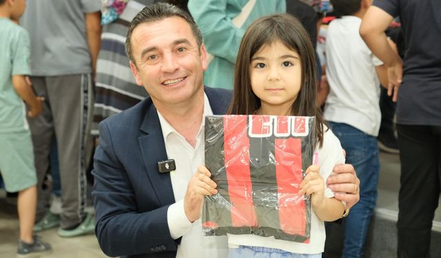 Başkan Dökmeci'den Çocuklara Eskişehirspor Forması