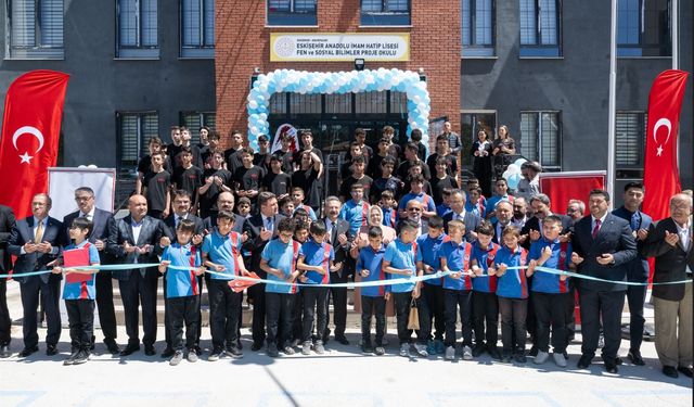Vali Aksoy Eskişehir Anadolu İmam Hatip Lisesi'nin açılış törenine katıldı
