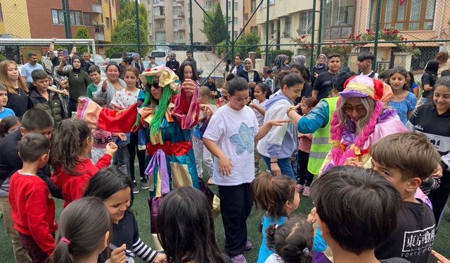 Gönüllüler el ele çocukların bayramı şenleniyor