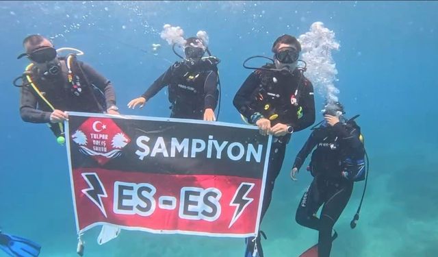 ES ES'in şampiyonluğunu denizin 26 metre altında kutladılar