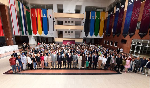 Anadolu Üniversitesi bayramlaşma töreninde bir araya geldi