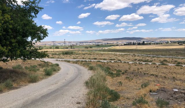 Karanlıkta kalan yola aydınlatma istiyorlar