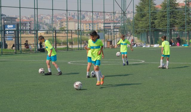 Odunpazarı Belediyesi Yaz Futbol Okulu Minik Sporcularla Şenlendi