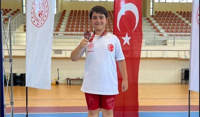 Halterde Türkiye 3'üncüsü Oldu
