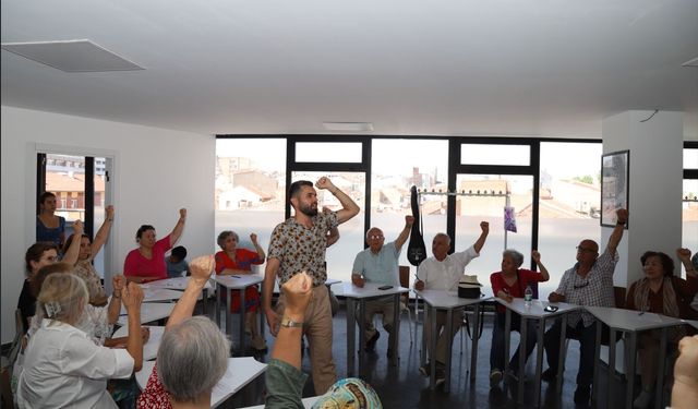 Emek Kafe’de Kıdemli Vatandaşlara Özel Kurslar