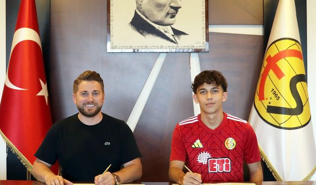 Eskişehirspor Ozan İsmail Cörüt ile sözleşme imzaladı