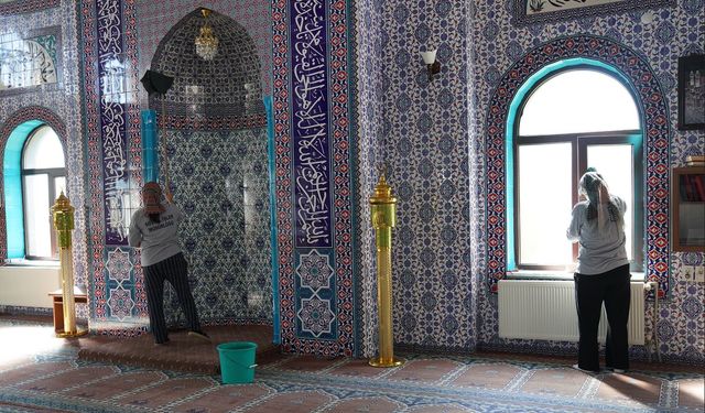Tepebaşı’nda Camiler Pırıl Pırıl Oluyor