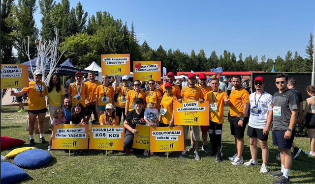 Koşar Adım LÖSEV Gönüllüleri Eskişehir Yarı Maratonu'nda!