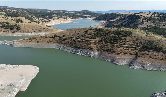 Çatören Barajı’nın gövdesinde dahi su kalmadı