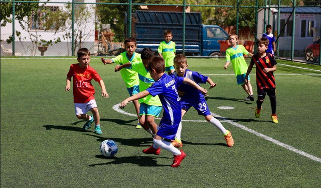 Odunpazarı Belediyesi’nden Çocuklara Futbol Kış Okulu