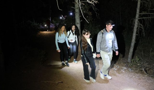 Doğada Gece Yürüyüşüyle Sağlıklı Yaşam Vurgusu