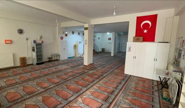 Zemin kattaki eski fitness salonunu camiye çevirdiler