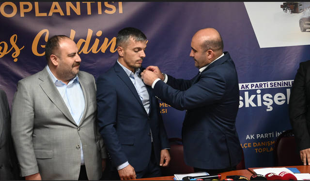 İnönü'de CHP'li Belediye Meclis Üyesi AK Parti'ye geçti