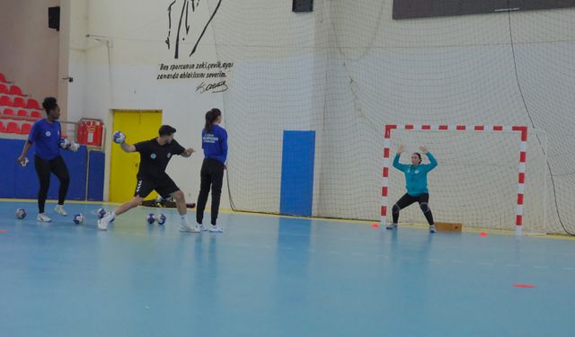 Şehrin Kızları Süper Ligde Yoluna Devam Ediyor