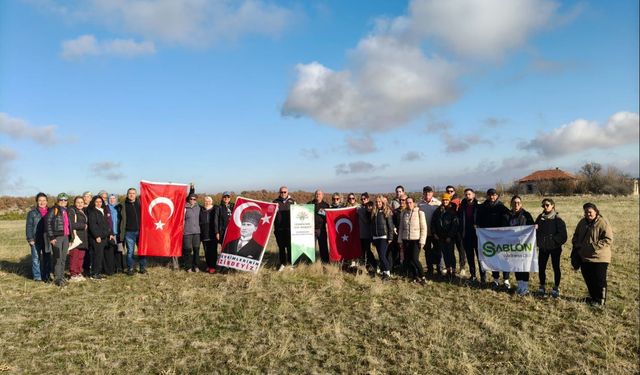 "Güneş Ufuktan Şimdi Doğar"