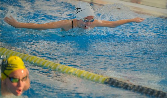 Kentpark Kapalı Yüzme Havuzunda Yüzme Şöleni