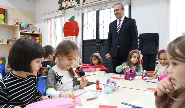 Milli Eğitim Müdürü Aydın miniklere sunulan öğrenme ortamını  inceledi